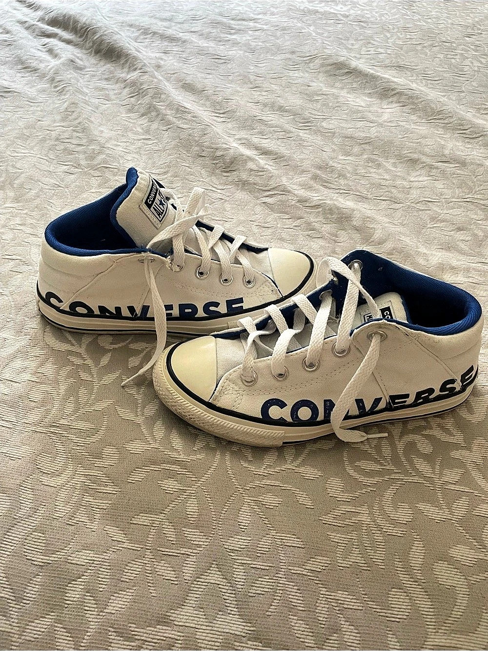 Converse Chuck Taylor All Star Axel Mid Sneakers White & Blue